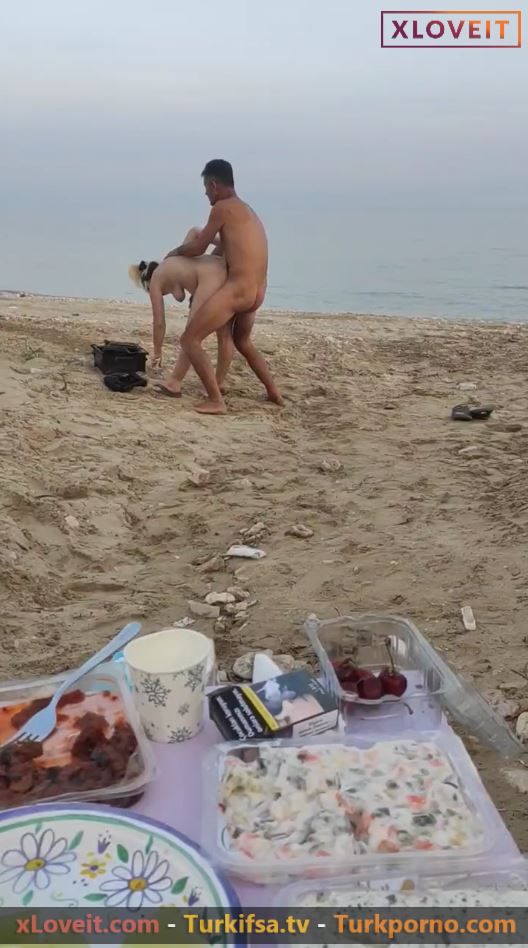 Plajda Seks Olgunlar sikişirken arkadaşları videoya çekti