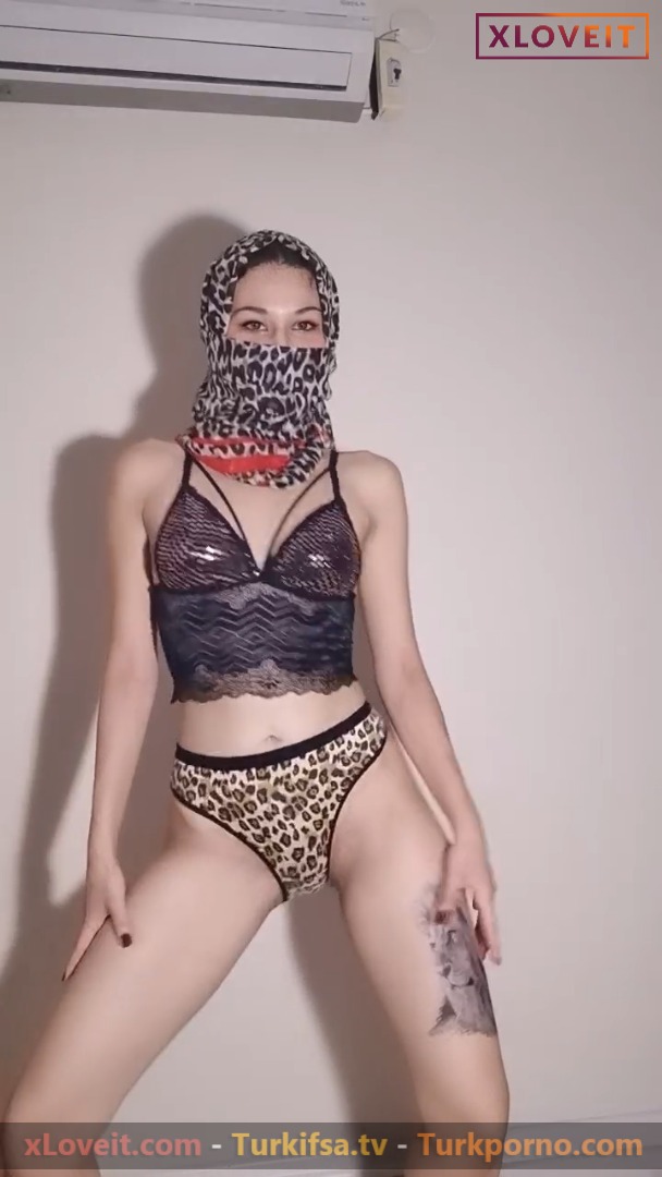 Türbanlı Ahu ifşa Zayıf kapalı kız nude yayın yaptı